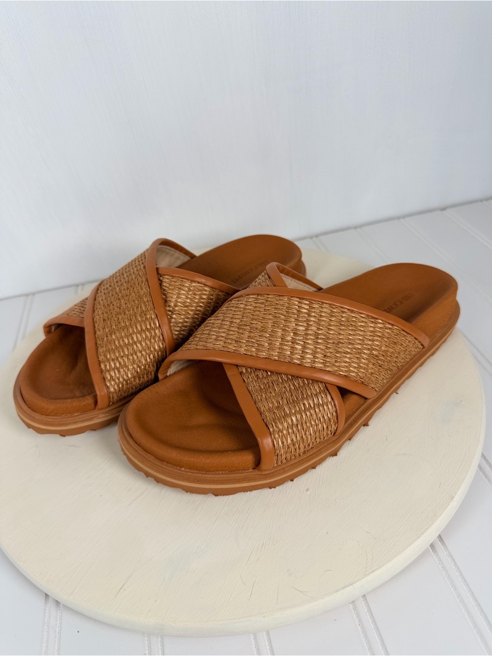 NWOT J. McLaughlin Women’s Palma Raffia Tan Leather Cushioned Slide Sandals Sz7